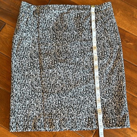 New York & Company Black and White Stretch Pencil Skirt Size 8 - Picture 2 of 9